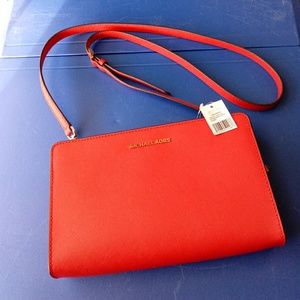 FINAL DROP!! NWT Michael Kors Lg Crossbody Clutch